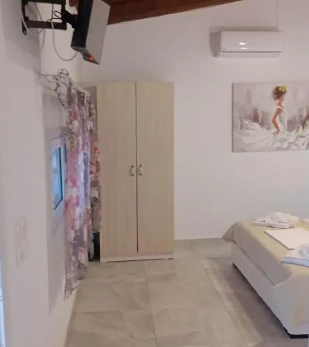 Moon Lygia (Lefkada)